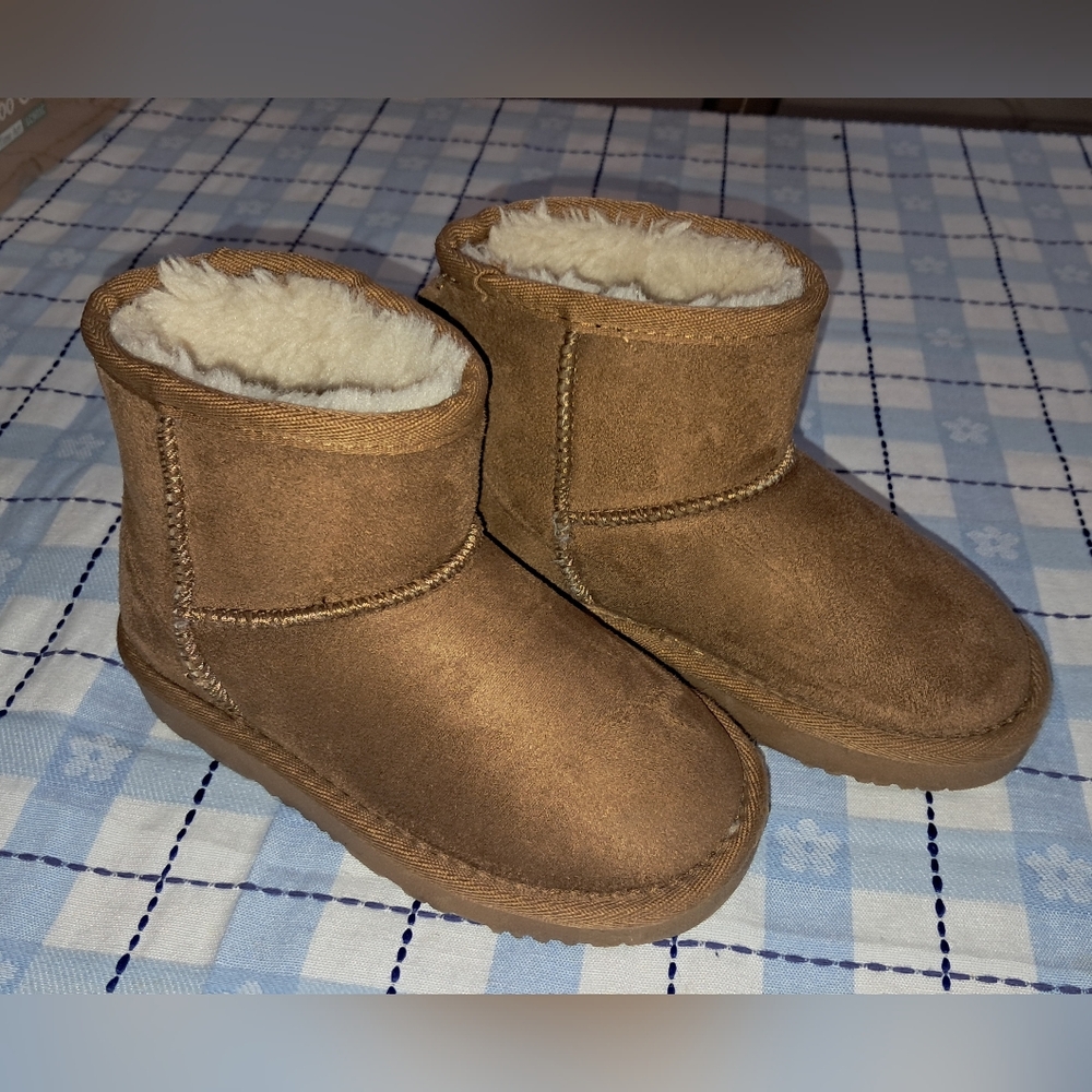 Toddler Girl Fur Boots Size 9